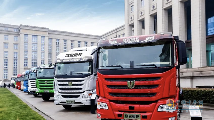 現(xiàn)場簽單2300臺！聯(lián)合重卡+玉柴重機 共創(chuàng)共贏