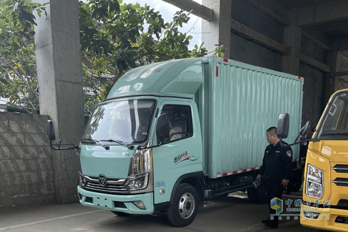 讓出行更安全，奧鈴M卡成為海口“亮尾行動”教案車