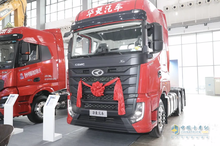 華菱X9牽引車亮相西南 樹立高端重卡經(jīng)濟(jì)節(jié)油高效運輸新標(biāo)桿