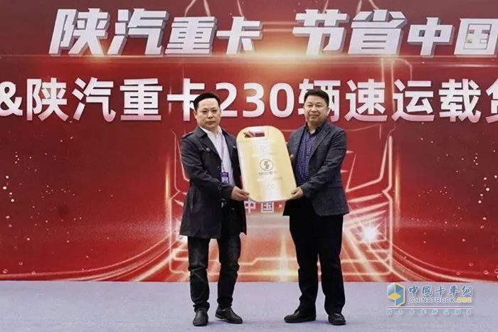 230輛L5000載貨車成功交付跨越集團(tuán)