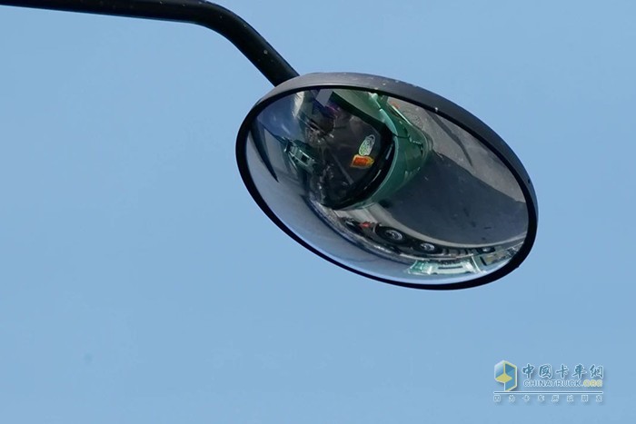 卡車后視鏡竟然有這么多學問！幾招保證雨天清晰視野！
