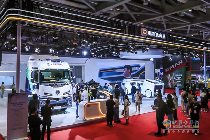 領(lǐng)跑上海國際車展 陜汽攜手滴滴打造量產(chǎn)無人智能卡車