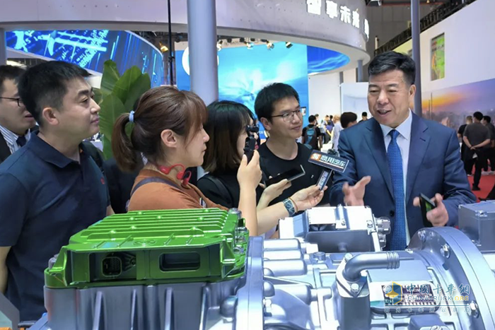 法士特?cái)y多款首發(fā)新品亮相上海國際車展