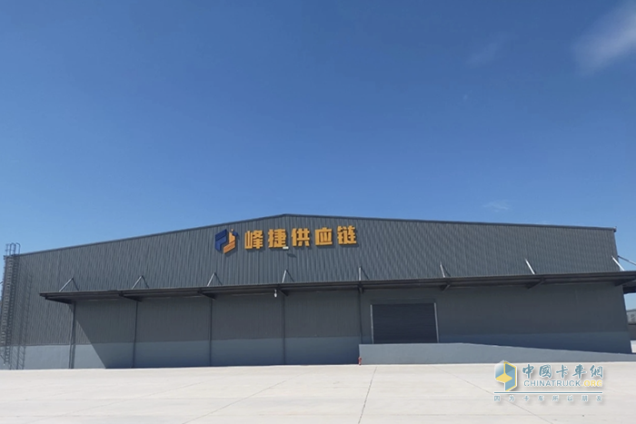 峰捷供應(yīng)鏈&東風(fēng)商用車簽署100臺東風(fēng)天龍牽引車戰(zhàn)略合作協(xié)議