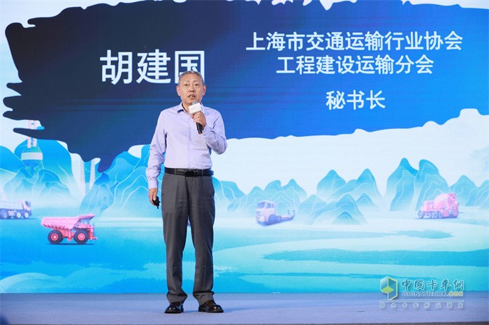 上海市交通運(yùn)輸行業(yè)協(xié)會工程建設(shè)運(yùn)輸分會秘書長胡建國