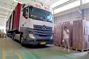 “復(fù)購者”王飛：想掙錢，買奔馳