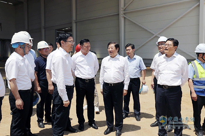 譚旭光到青島推動(dòng)新項(xiàng)目建設(shè)與專用車出口工作