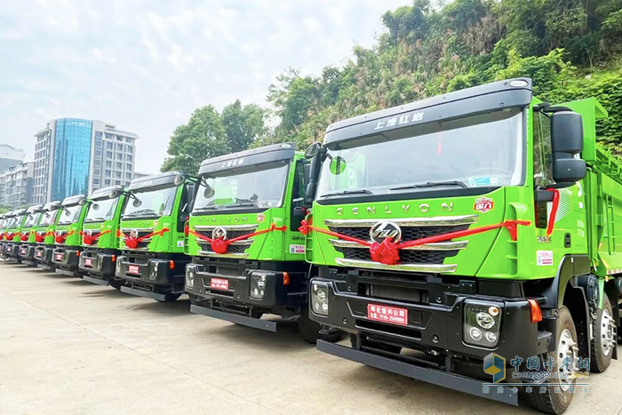 十年用車(chē) 就選紅巖，紅巖杰獅C6自卸車(chē)批量交付湖南懷化用戶(hù)