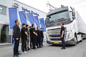 全網(wǎng)直播首秀 助力高效運(yùn)輸 沃爾沃卡車綠駕學(xué)院、車隊(duì)長(zhǎng)研修營(yíng)來(lái)安站等你連線