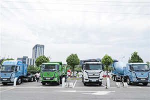 現(xiàn)場簽約超百臺(tái)！宇通重卡全系新品亮相南京