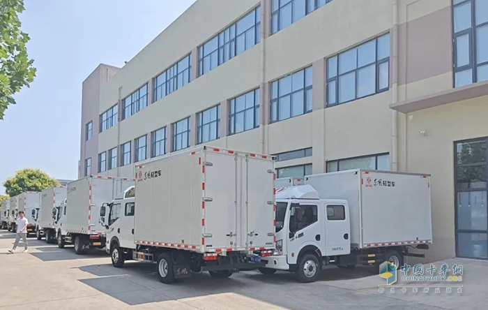 68臺東風(fēng)多利卡交付，用實(shí)力守護(hù)孩子們的餐桌