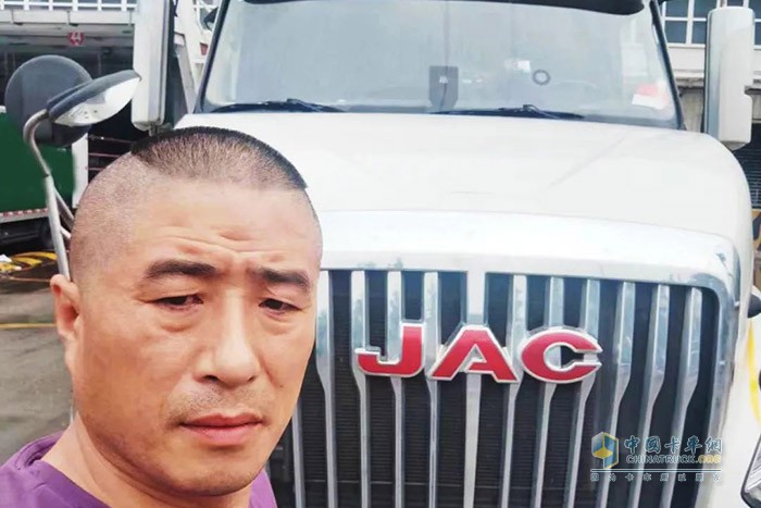 江淮跨越V7采用大馬力+自動擋+小速比后橋的三大件配置，堪稱是為長途運(yùn)輸而生，極高的傳動效率不僅帶來穩(wěn)定的動力輸出，節(jié)油優(yōu)勢也極為明顯。