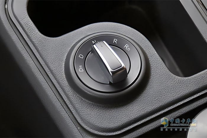 JK6四缸AM領(lǐng)航版，全方位滿足新生代舒心駕乘需求是您高效創(chuàng)富的“得力拍檔”。