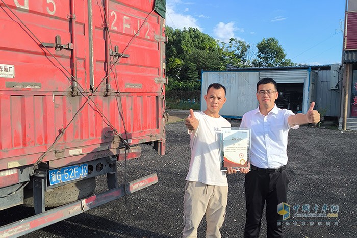 為經(jīng)人民日?qǐng)?bào)、新華社、央視三個(gè)媒體報(bào)道的貨車司機(jī)正能量事件，引發(fā)社會(huì)正能量輿論，獎(jiǎng)勵(lì)貨車司機(jī)(含共同參與者)10000元。