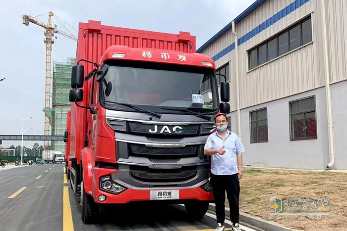 此次與車企大客戶簽訂120輛重卡戰(zhàn)略合作協(xié)議，也再次向市場證明了江淮重卡的卓越性能與高端品質(zhì)。