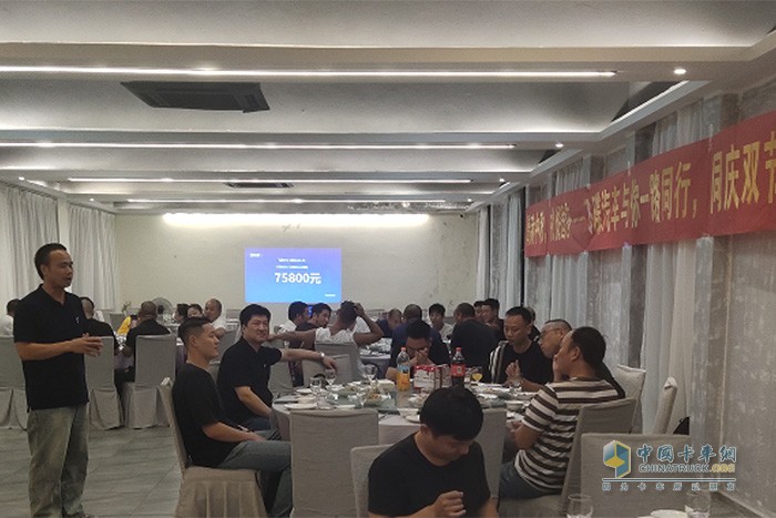 飛碟w5產(chǎn)品推介會(huì)，在浙江溫州成功舉辦，飛碟汽車產(chǎn)品驚艷亮相，以性能優(yōu)良、可靠耐用、高效合規(guī)、經(jīng)濟(jì)省油等優(yōu)勢(shì)產(chǎn)品為客戶帶來(lái)全場(chǎng)景、全工況的更優(yōu)選擇。