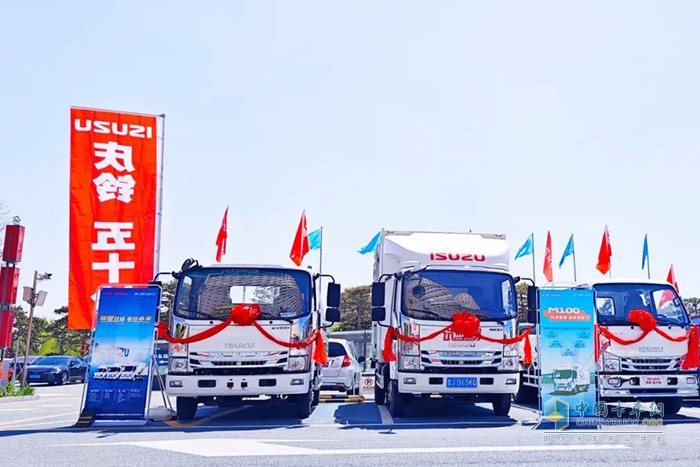 慶豐收 促和美，助力筑牢糧食安全“耕”基，端穩(wěn)“中國飯碗”，促進鄉(xiāng)村振興，慶鈴高品質(zhì)商用車在行動。