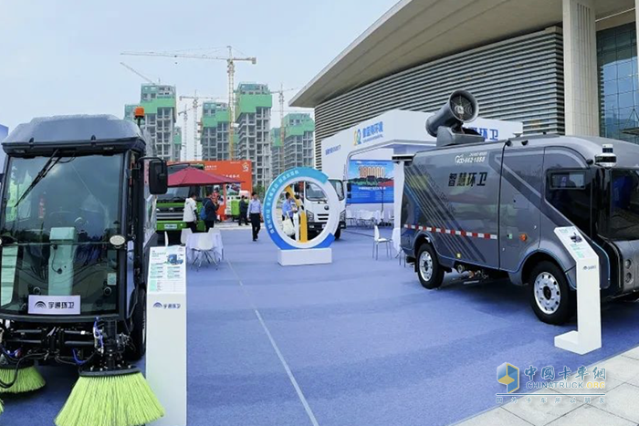 推動城鄉(xiāng)環(huán)境煥新！宇通環(huán)衛(wèi)亮相河南省第八屆城鄉(xiāng)環(huán)衛(wèi)博覽會