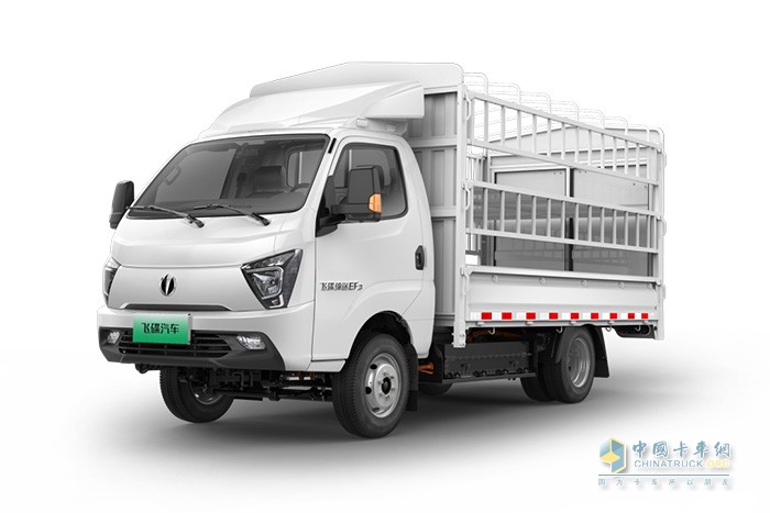　城配運(yùn)輸市場(chǎng)競(jìng)爭(zhēng)激烈，想要脫穎而出，車輛裝備至關(guān)重要，為更好順應(yīng)市場(chǎng)和用戶需求，飛碟締途EF3“大承載純電城市小卡”，以獨(dú)特的設(shè)計(jì)理念、卓越的性能表現(xiàn)以及精準(zhǔn)的場(chǎng)景化定制，為用戶提供更加高效、節(jié)能、安全的運(yùn)輸解決方案。