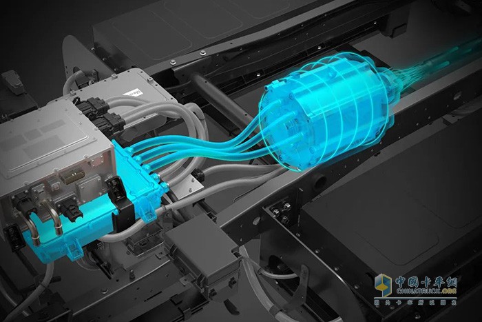 　城配運(yùn)輸市場(chǎng)競(jìng)爭(zhēng)激烈，想要脫穎而出，車輛裝備至關(guān)重要，為更好順應(yīng)市場(chǎng)和用戶需求，飛碟締途EF3“大承載純電城市小卡”，以獨(dú)特的設(shè)計(jì)理念、卓越的性能表現(xiàn)以及精準(zhǔn)的場(chǎng)景化定制，為用戶提供更加高效、節(jié)能、安全的運(yùn)輸解決方案。