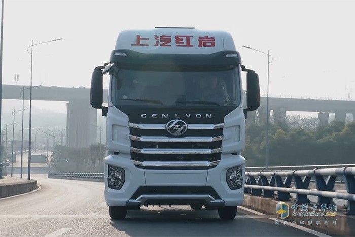 “極致能量回收”是上汽紅巖將新能源技術(shù)與智能化技術(shù)充分融合的典型案例之一，采用線性多檔位超級(jí)能量回收，以最高70%的回收率領(lǐng)先行業(yè)。