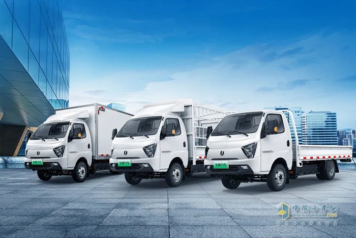 飛碟締途EF3“大承載的純電城市小卡”以高承載、高可靠、高安全，充分滿足了用戶對(duì)于城配運(yùn)輸市場(chǎng)的極致化需求，成為小卡市場(chǎng)中的佼佼者。