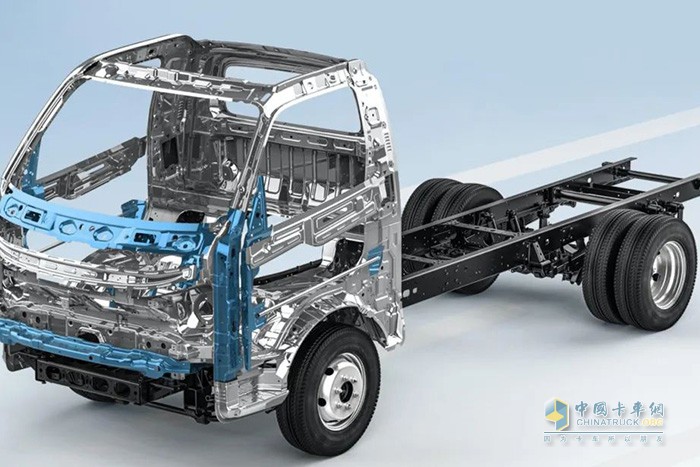 飛碟締途EF3“大承載的純電城市小卡”以高承載、高可靠、高安全，充分滿足了用戶對(duì)于城配運(yùn)輸市場(chǎng)的極致化需求，成為小卡市場(chǎng)中的佼佼者。