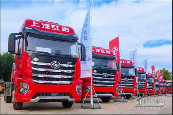 今年，燃?xì)庵乜芍^一路“狂飆”，想要“油轉(zhuǎn)氣”的卡友不少。怎樣的車(chē)型才是“油轉(zhuǎn)氣”的優(yōu)選？來(lái)看看老司機(jī)們?cè)趺凑f(shuō)。