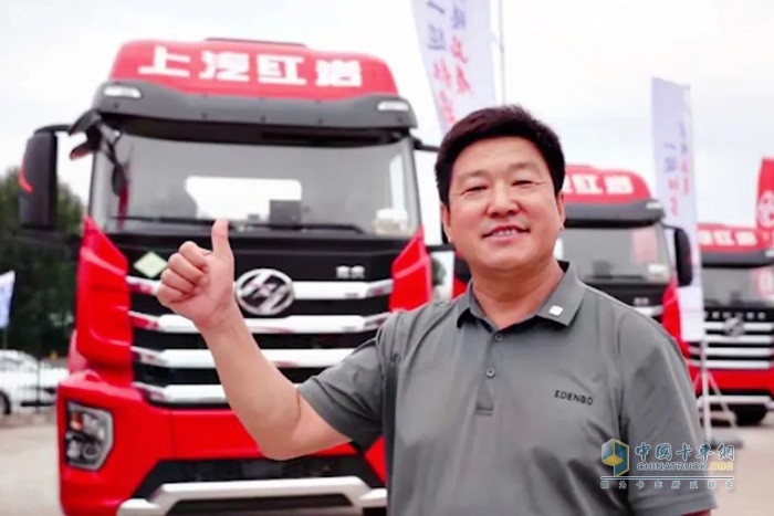 今年，燃?xì)庵乜芍^一路“狂飆”，想要“油轉(zhuǎn)氣”的卡友不少。怎樣的車(chē)型才是“油轉(zhuǎn)氣”的優(yōu)選？來(lái)看看老司機(jī)們?cè)趺凑f(shuō)。