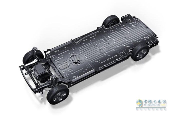 會議期間，上汽大通MAXUS與上海市快遞行業(yè)協(xié)會進行了戰(zhàn)略合作簽約。