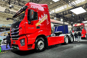 動力十足，智慧節(jié)能！上汽紅巖大馬力燃?xì)庵乜◣砣孢m配的運輸解決方案