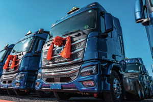 80臺(tái)交付！北京重卡為山東?；愤\(yùn)輸高質(zhì)量發(fā)展注入新動(dòng)力