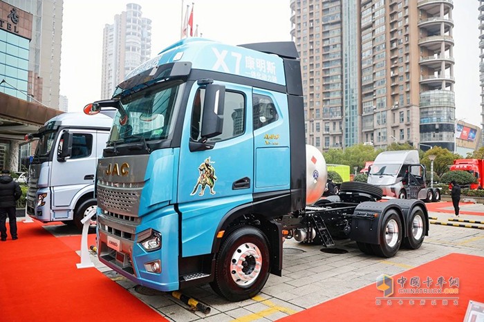 江淮重卡牽引車天團(tuán)，耀世登場！