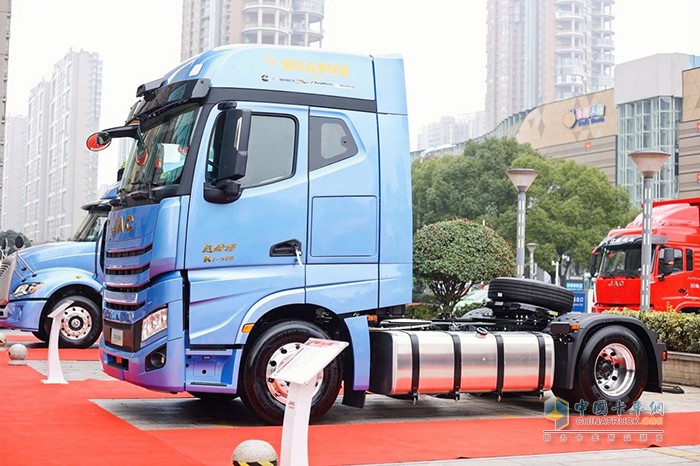 江淮重卡牽引車天團(tuán)，耀世登場！