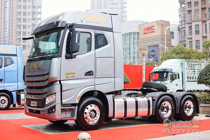 江淮重卡牽引車天團(tuán)，耀世登場！