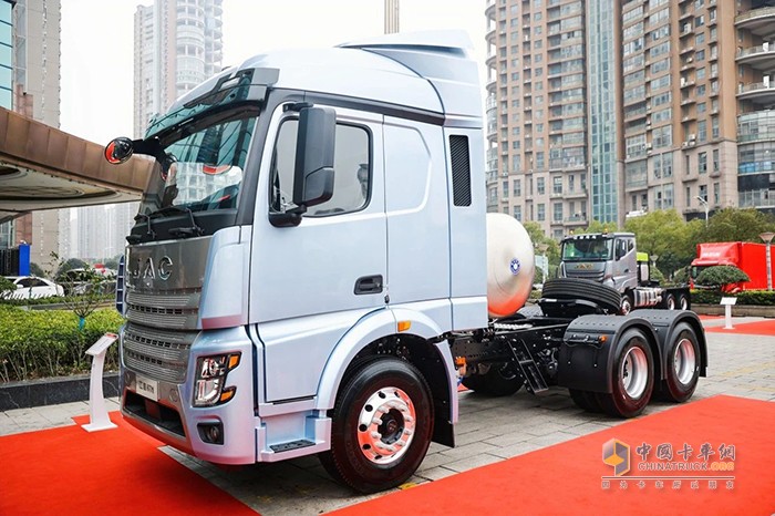 江淮重卡牽引車天團(tuán)，耀世登場！