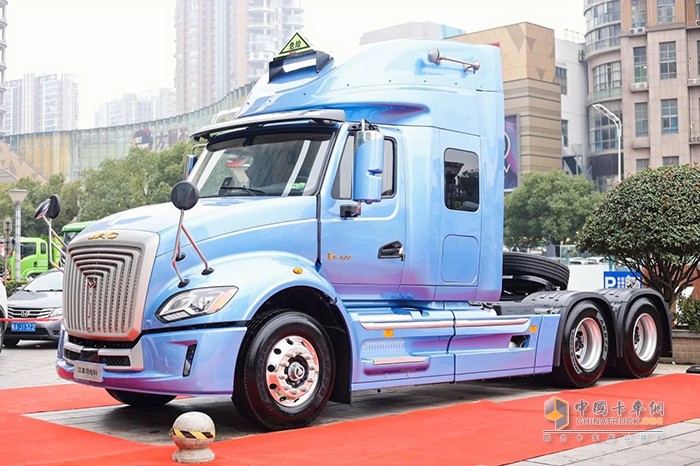 江淮重卡牽引車天團(tuán)，耀世登場！