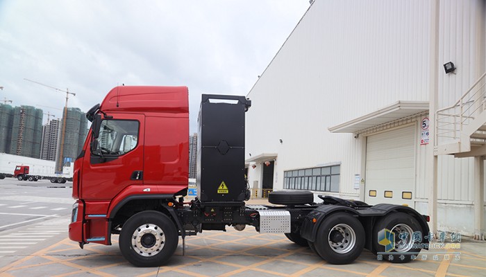 閃充1小時(shí)，續(xù)航230，乘龍H5充電牽引車解決里程痛點(diǎn)