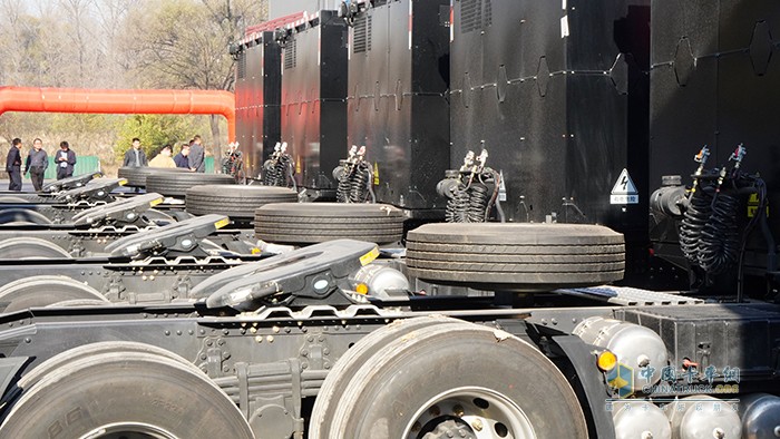 閃充1小時(shí)，續(xù)航230，乘龍H5充電牽引車解決里程痛點(diǎn)