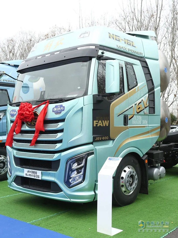 解放J7/J6V 6SX1 16L NG牽引車上市發(fā)布