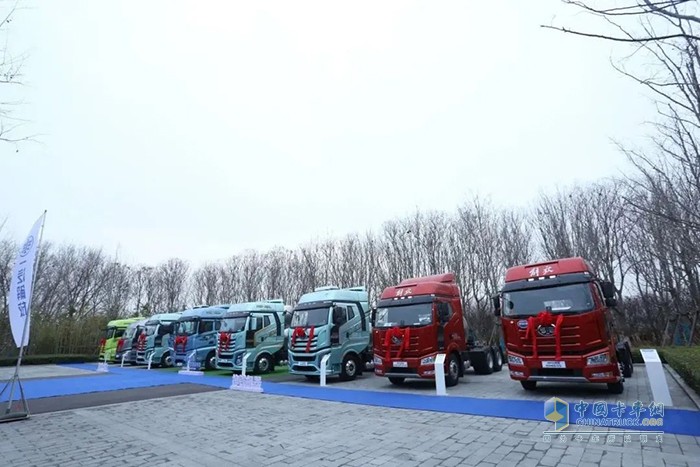 解放J7/J6V 6SX1 16L NG牽引車上市發(fā)布