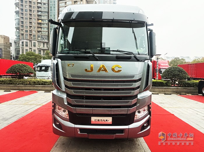 680馬力！干線物流“無(wú)敵戰(zhàn)力”來(lái)也