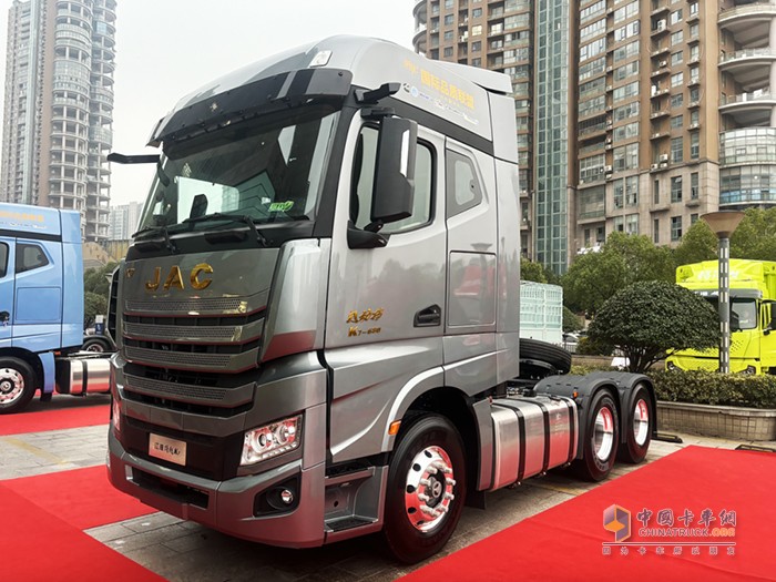 680馬力！干線物流“無(wú)敵戰(zhàn)力”來(lái)也