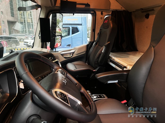 680馬力！干線物流“無(wú)敵戰(zhàn)力”來(lái)也