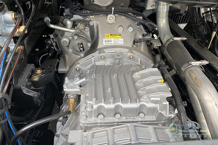 將全能刻入DNA，JH6 8×4 LNG載貨車創(chuàng)富靠譜！