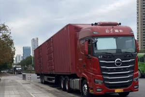 高價(jià)值運(yùn)營(yíng)鑄就好口碑 快遞運(yùn)輸車主為北京重卡點(diǎn)贊