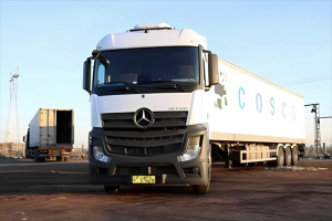 從“冷鏈村”到“奔馳村”，他們?yōu)楹芜x擇奔馳卡車？