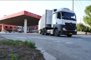 溫長偉：領鮮秘訣 全靠奔馳卡車“高手”護航