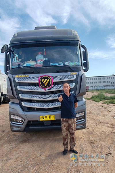 青藏線運輸老將周毅利:手握方向盤征服千難萬險 精彩視頻書寫不凡人生