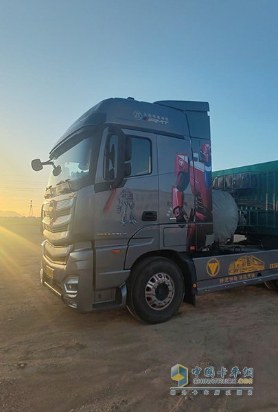 青藏線運輸老將周毅利:手握方向盤征服千難萬險 精彩視頻書寫不凡人生